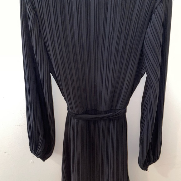 Bought from boutique, black long sleeve wrap dress with button, size small - Picture 4 of 5